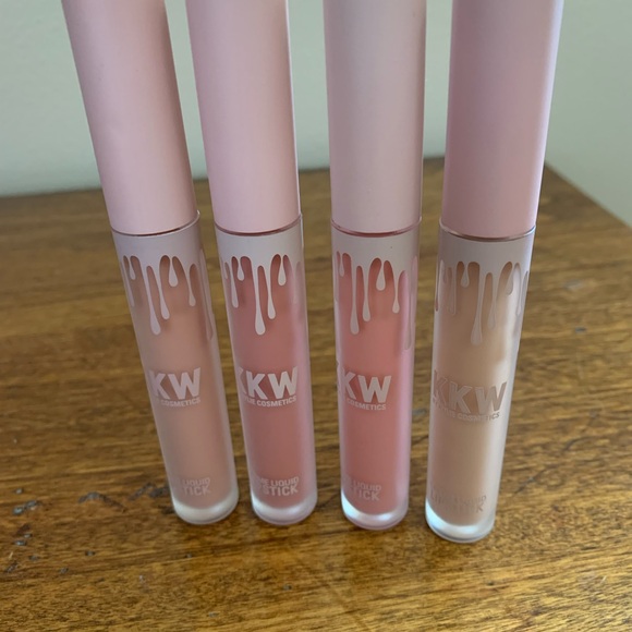 Kylie Cosmetics Lipstick Set - Pink and Nude Shades - Picture 2 of 3